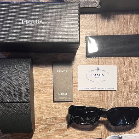 Prada Pr17 Brand New - Picture 1 of 3